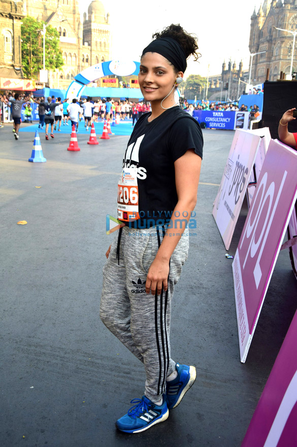 celebs snapped at the tata mumbai marathon 2018 4