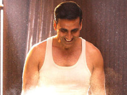 Check Out The Making Of Akshay Kumar’s ‘Saale Sapne’ Song From Padman Where He Learns How To Make A Sanitary Pad