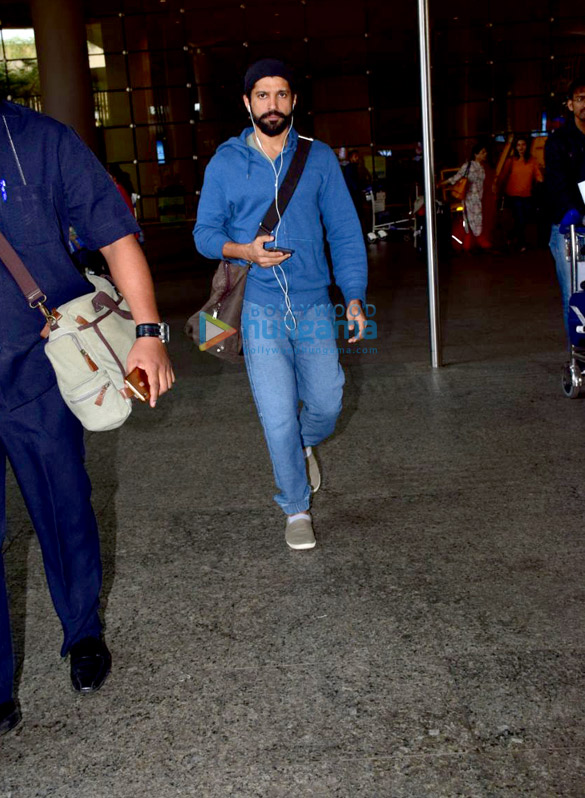 deepika padukone esha gupta and others snapped at the airport1 4