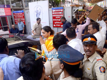 Deepika Padukone snapped visiting the Siddhivinayak temple