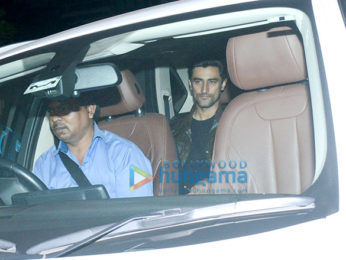 Deepika Padukone, Ranveer Singh, Alia Bhatt, Ranbir Kapoor, Kareena Kapoor Khan, Hrithik Roshan and others attend a bash at Shah Rukh Khan's house