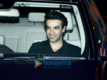 Deepika Padukone, Ranveer Singh, Alia Bhatt, Ranbir Kapoor, Kareena Kapoor Khan, Hrithik Roshan and others attend a bash at Shah Rukh Khan's house