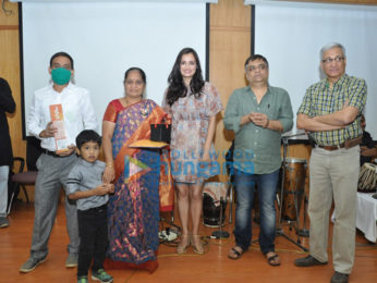 Dia Mirza snapped outside Hinduja Hospital