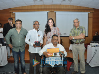 Dia Mirza snapped outside Hinduja Hospital