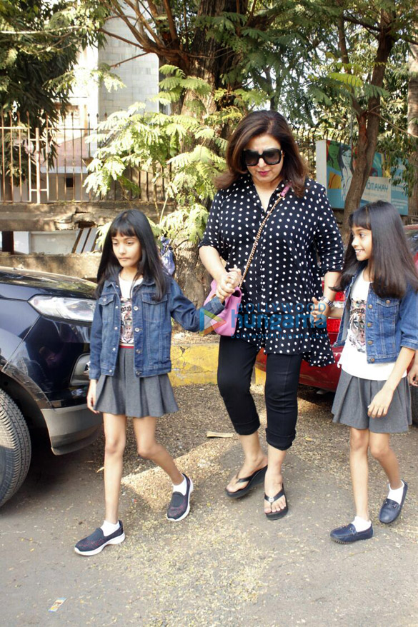 farah khan snapped with her kids outside kromakay salon 6