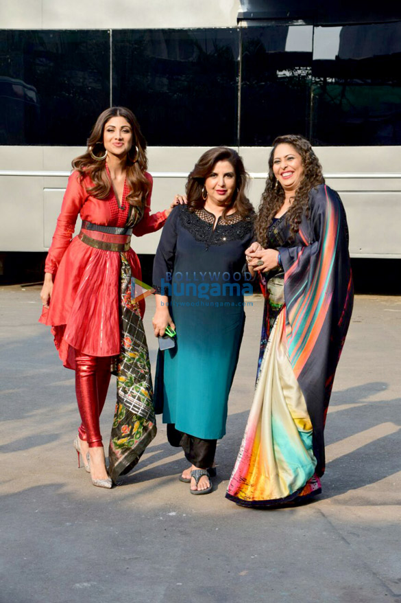 farah khan with shilpa shetty on the sets of super dancer 2 1