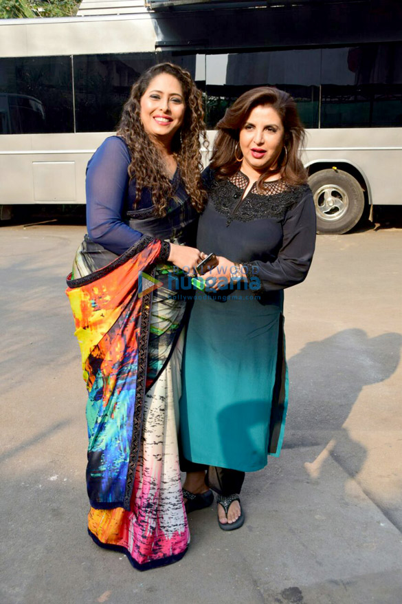 farah khan with shilpa shetty on the sets of super dancer 2 4