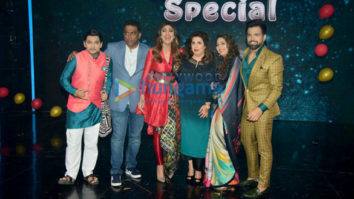 Farah Khan with Shilpa Shetty on the sets of Super Dancer 2