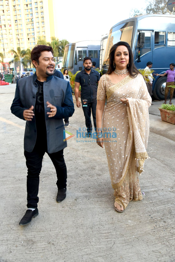 hema malini snapped on the sets of dance india dance 2