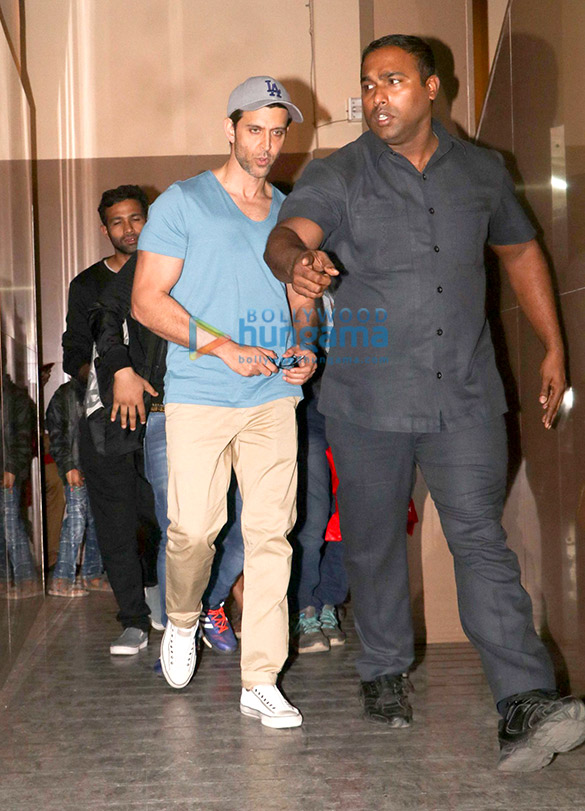 hrithik roshan and kunal kapoor spotted at pvr juhu 1