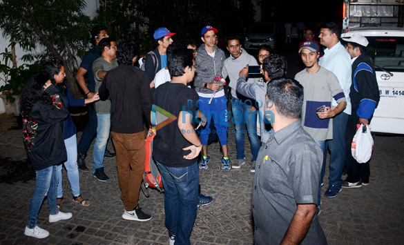 hrithik roshan meets his fans on his birthday 1
