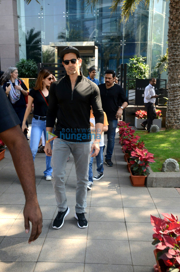 Hrithik Roshan snapped with family at BKC Hrithik Roshan snapped with family at BKC