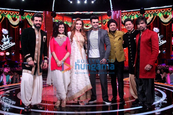 iulia vantur and manish paul snapped on the sets of the voice india kids 1