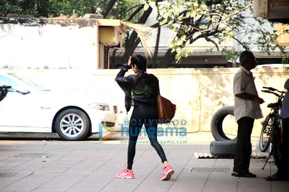 janhvi kapoor snapped at the gym 3 3