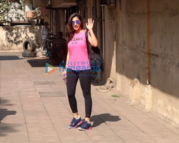 jhanvi kapoor aayush sharma and sophie choudry snapped in mumbai 1