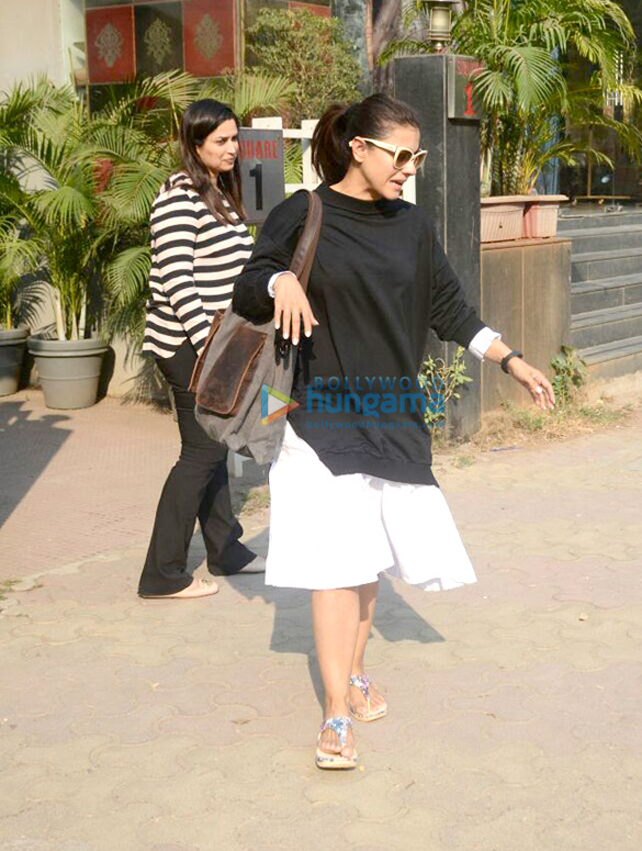 kajol snapped at vikram phadnis store 4