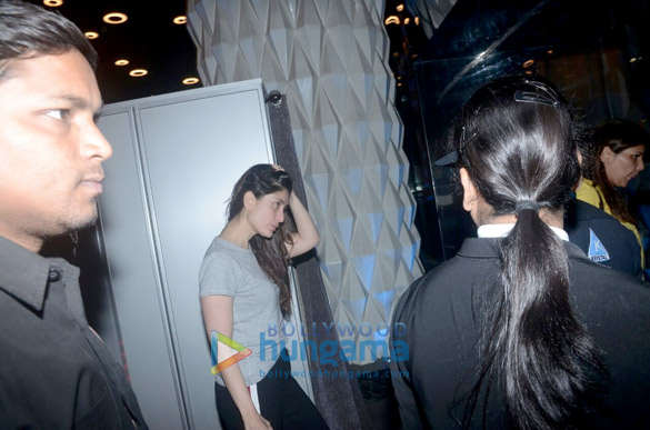 kareena kapoor khan snapped at the airport 2 4