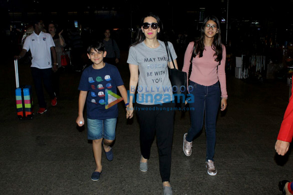 karishma kapoor snapped with her kids at the mumbai airport 3