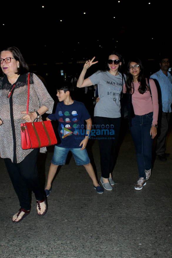karishma kapoor snapped with her kids at the mumbai airport 5