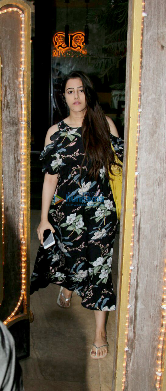 kriti sanon and her sister snapped outside mahera spa 1