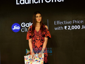 Kriti Sanon launches Samsung Galaxy On7 Prime