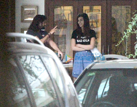kriti sanon spotted at bandra 4