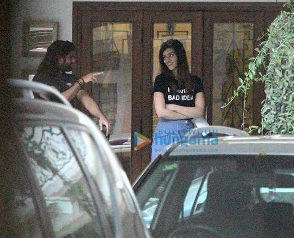 kriti sanon spotted at bandra 5