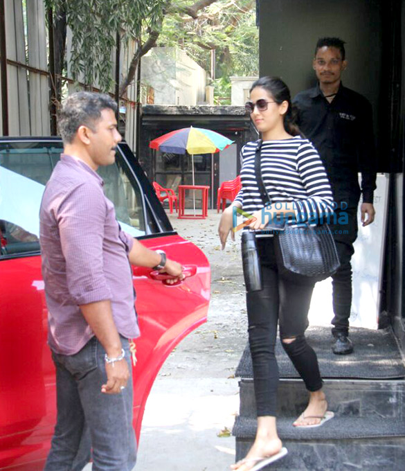 mira rajput snapped at tip joe in juhu 2