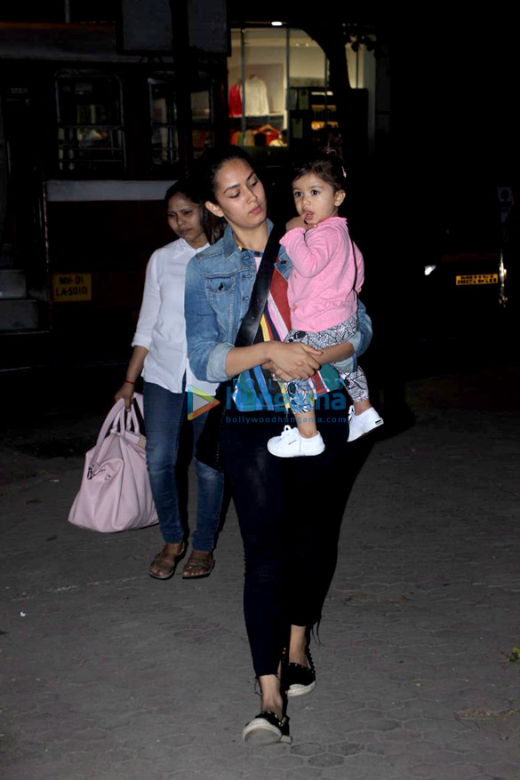 Mira Rajput snapped with daughter Misha Kapoor in Bandra Mira Rajput snapped with daughter Misha Kapoor in Bandra
