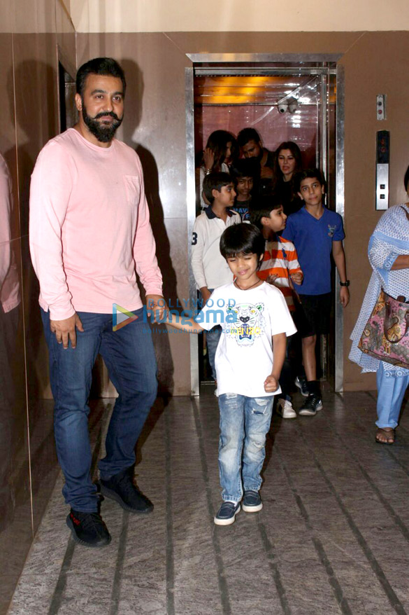 raj kundra and shilpa shetty snapped with her mother at pvr juhu 5