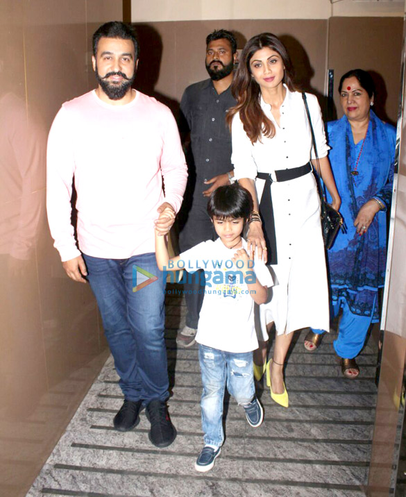 raj kundra and shilpa shetty snapped with her mother at pvr juhu 6