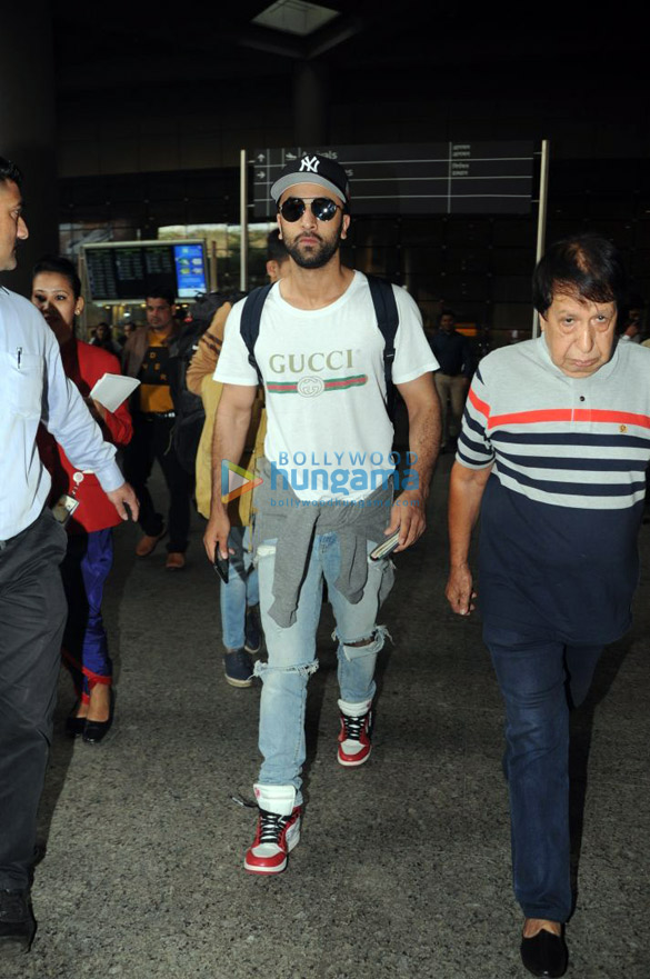 ranbir kapoor and alia bhatt snapped at the airport 3