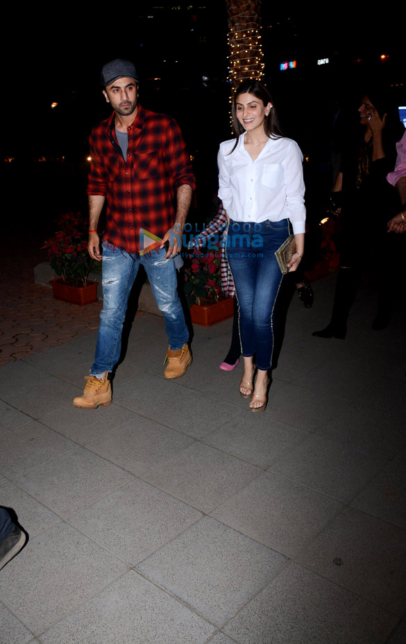 ranbir kapoor spotted with family at yauatcha 3