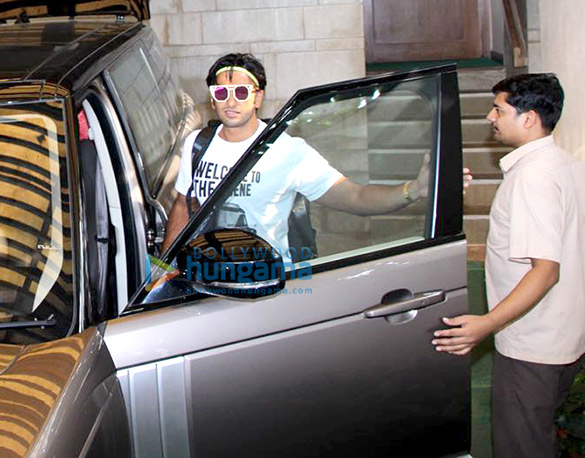 ranveer singh spotted at zoya akhtars house 4