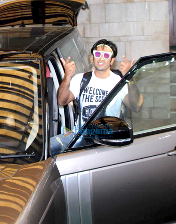 ranveer singh spotted at zoya akhtars house 5