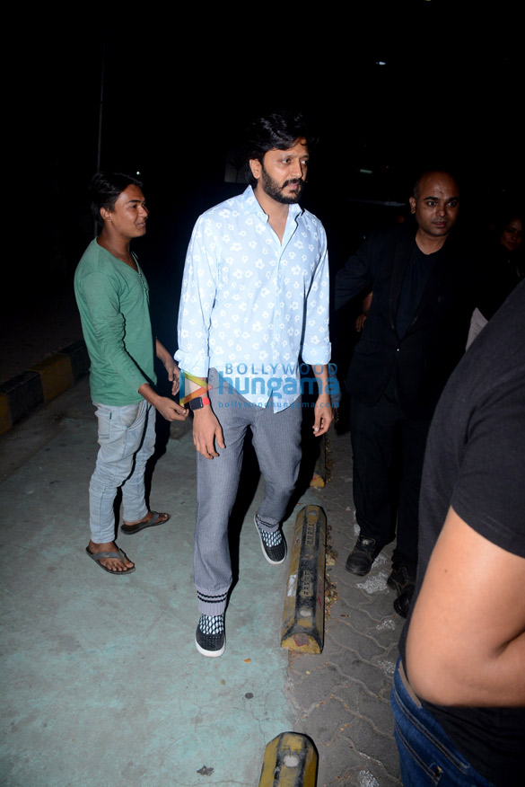 riteish deshmukh spotted at bkc with friends 2