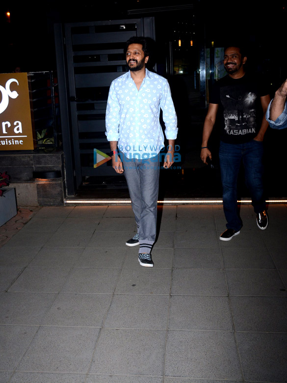 riteish deshmukh spotted at bkc with friends 6