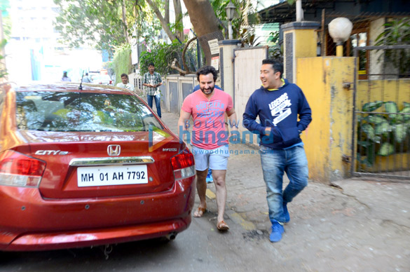 saif ali khan spotted in bandra 2