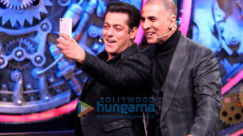 Salman Khan and Akshay Kumar on the sets of ‘Bigg Boss 11’