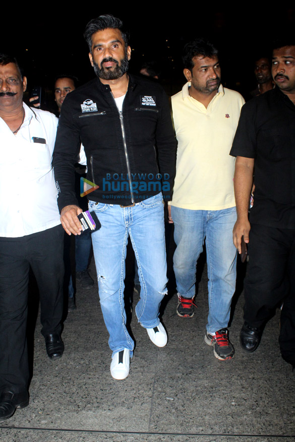sanjay dutt suniel shetty and others snapped at the airport 5