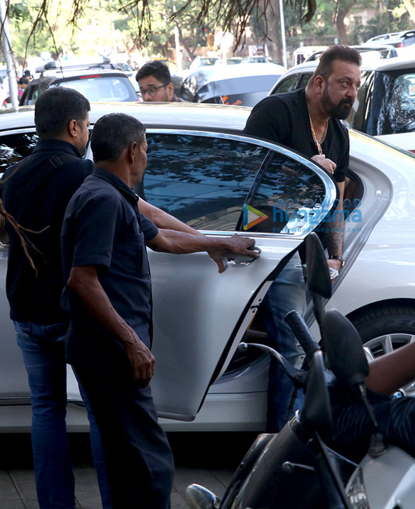 sanjay dutt spotted at vishesh films in khar 1