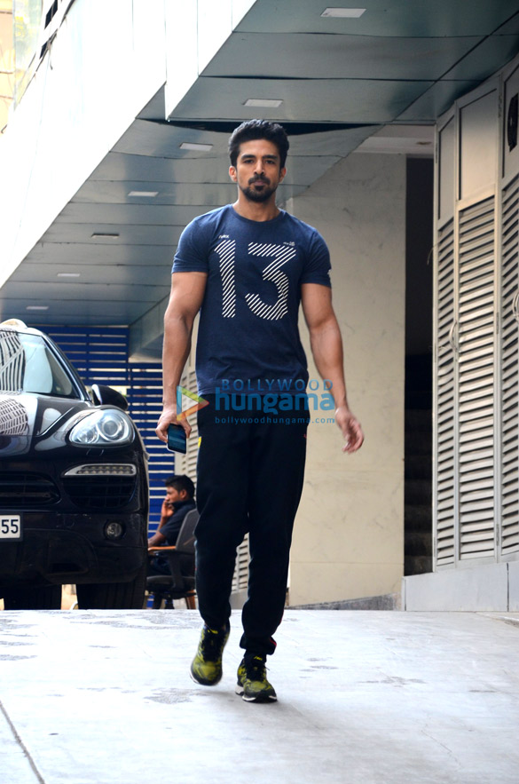 saqib saleem snapped outside his gym 3