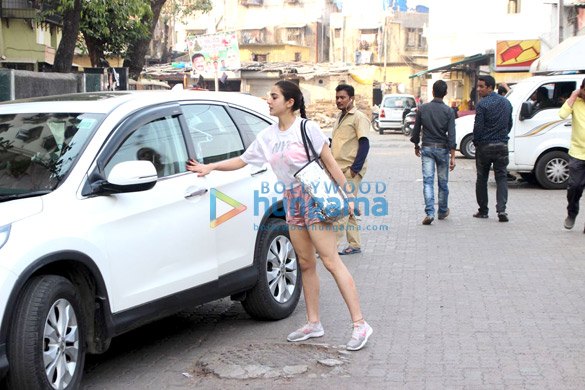 sara ali khan snapped in mumbai 1 3