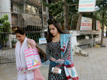 Sara Ali Khan spotted with mother Amrita Singh at Kromakay saloon in Juhu