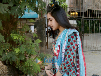 Sara Ali Khan spotted with mother Amrita Singh at Kromakay saloon in Juhu
