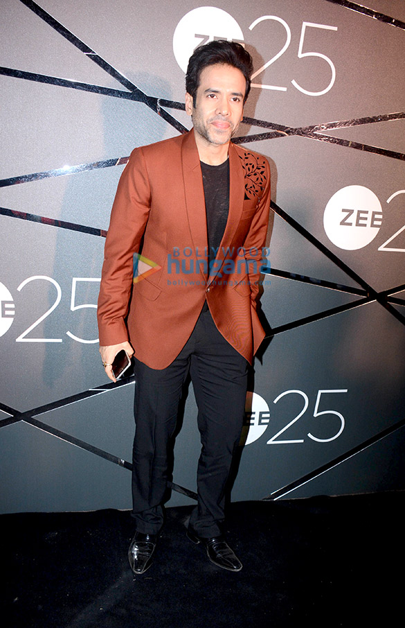 shah rukh khan akshay kumar deepika padukone and others attend a bash held to celebrate 25 years of zee network 20