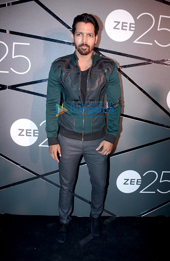 shah rukh khan akshay kumar deepika padukone and others attend a bash held to celebrate 25 years of zee network 22