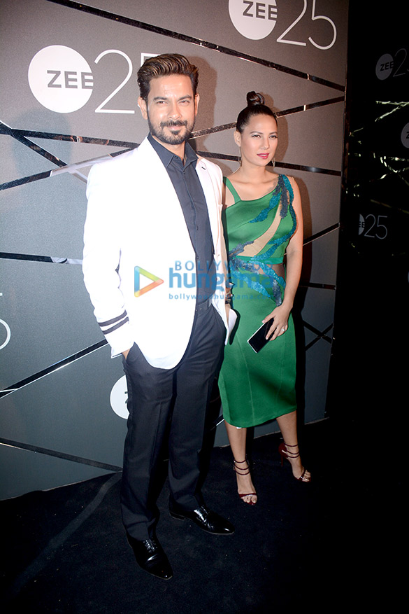 shah rukh khan akshay kumar deepika padukone and others attend a bash held to celebrate 25 years of zee network 32