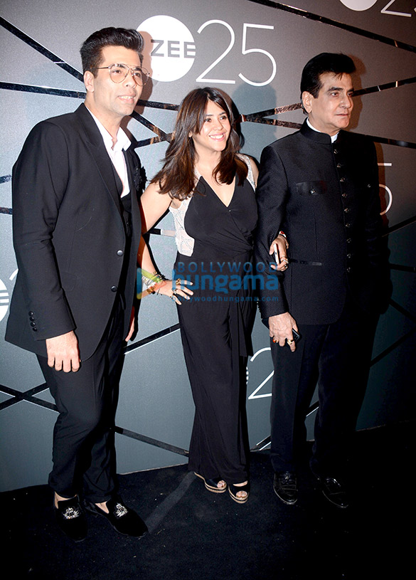 shah rukh khan akshay kumar deepika padukone and others attend a bash held to celebrate 25 years of zee network 8