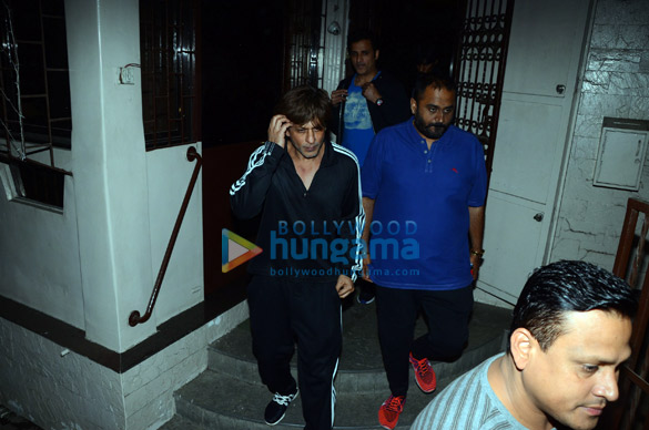 shah rukh khan snapped at a recording studio in bandra 1